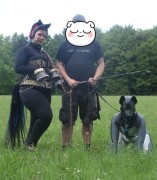 Belana mit Bezugsmenschen und Adoptivbruder Gin